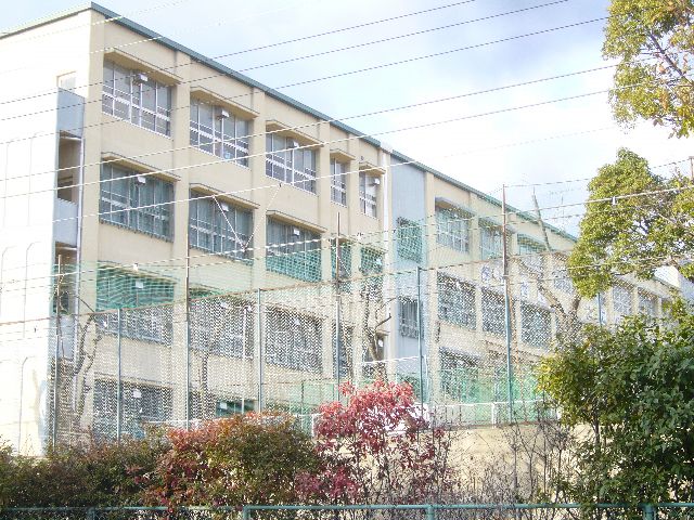 Junior high school. 892m to Kobe Sumiyoshi junior high school (junior high school)