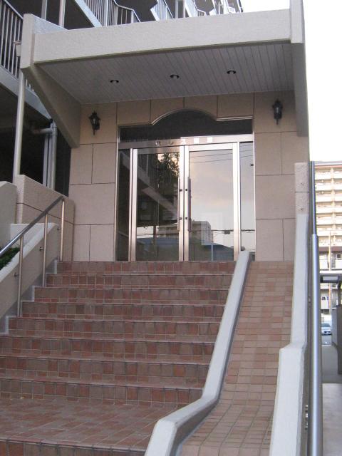 Entrance. Common areas