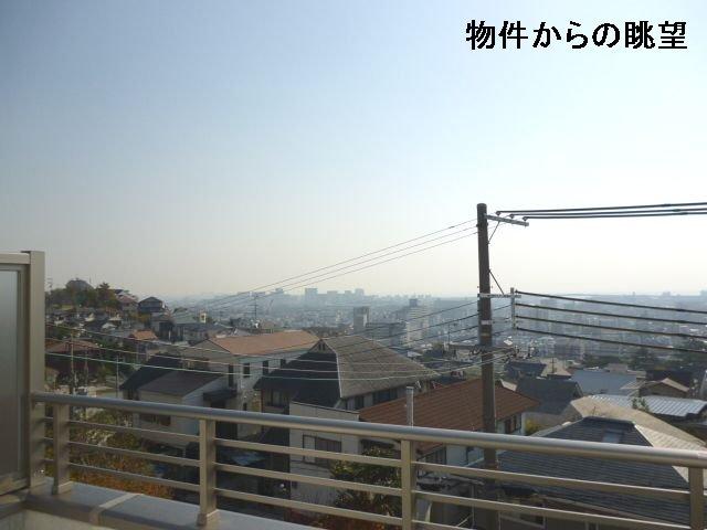 View photos from the dwelling unit. Views of the Kobe port from the balcony. 
