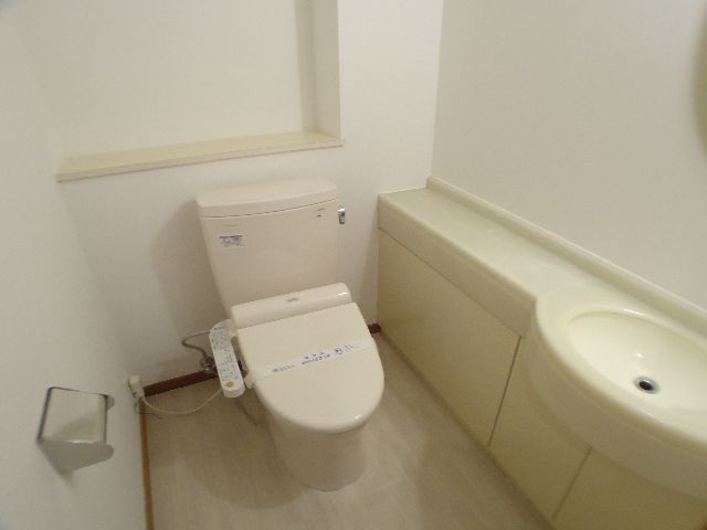 Toilet. Bidet.