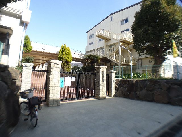 Junior high school. 328m to Kobe Municipal Motoyamaminami junior high school (junior high school)