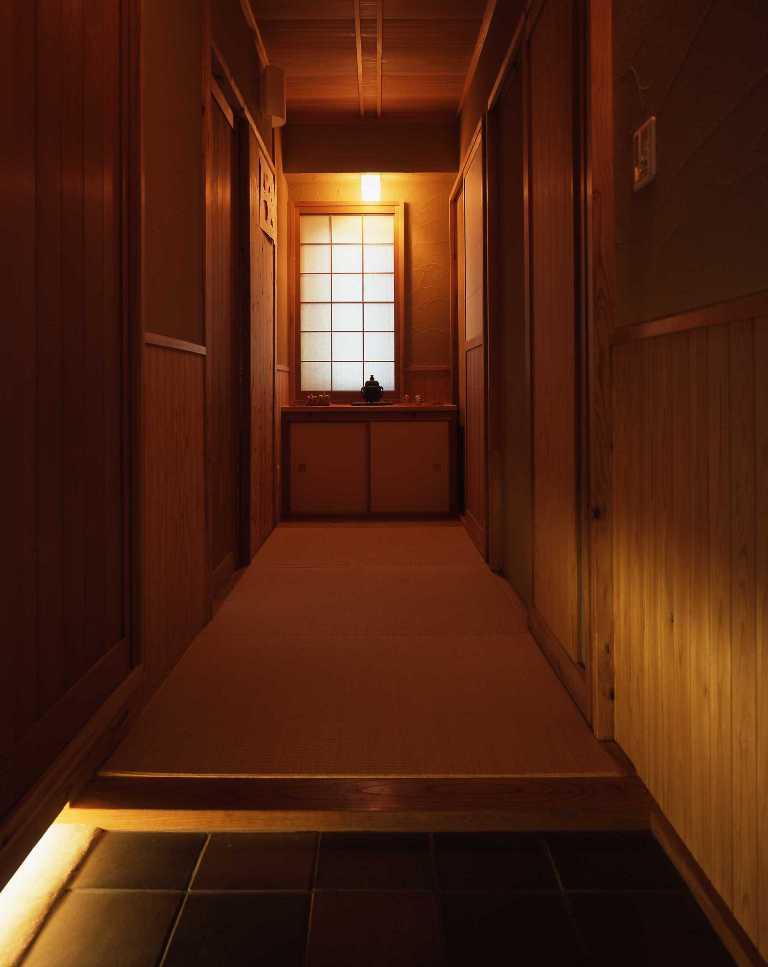 Entrance. It is a tatami mat corridor!
