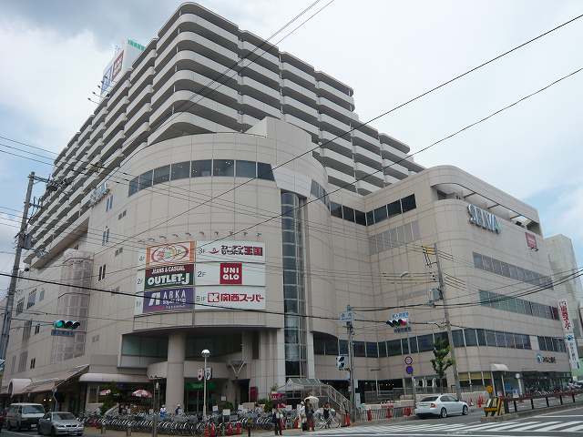 Supermarket. 745m to the Kansai Super Selva store (Super)