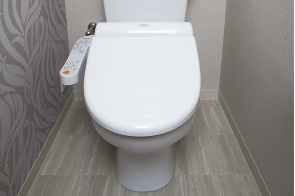 Toilet.  [Bidet] Washing ・ Deodorizing ・ In addition to the power-saving function, Self-cleaning function of cleaning automatically ・ Bidet was also attached, such as nozzle cleaning function has been adopted (same specifications)