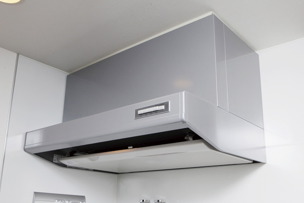 Kitchen.  [Rectification Backed range hood] Flue gas smoke and odor to powerful ・ Ventilation to rectify Backed. Since the high quality enamel has been adopted in the current plate and wiped off the oil stains easily (same specifications)