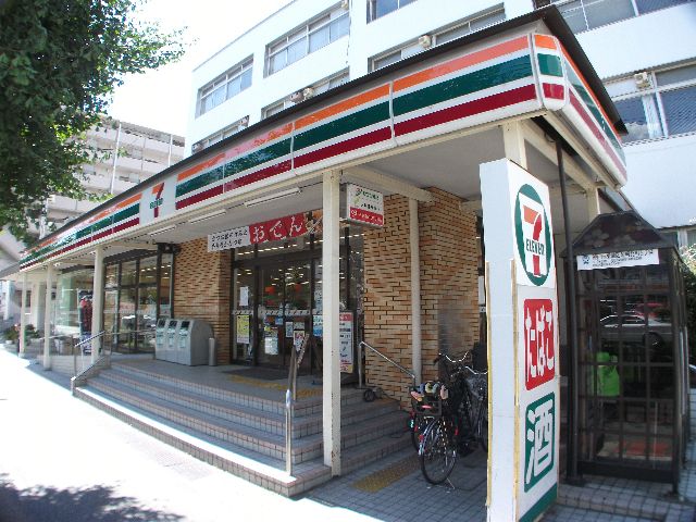 Convenience store. Seven-Eleven Kobe Uozakikita-cho 5-chome up (convenience store) 571m