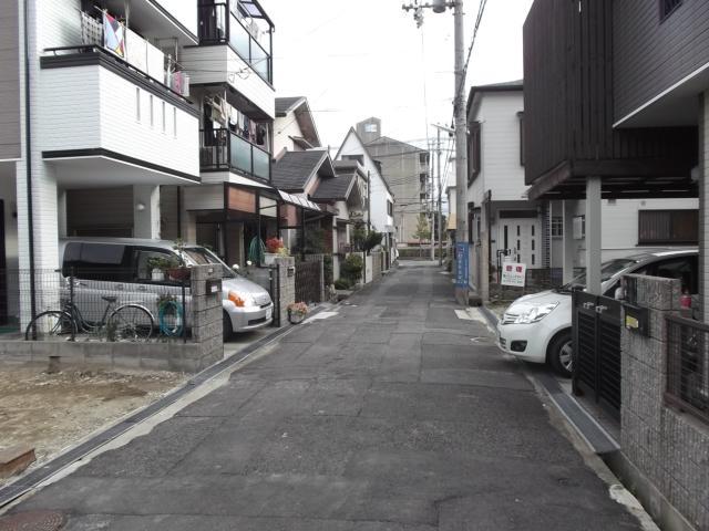 Local photos, including front road. Local (11 May 2013) Shooting