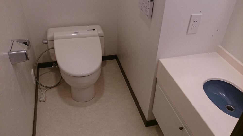 Toilet. A restroom counter (October 2013) Shooting