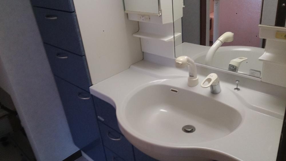 Wash basin, toilet. Wash basin (October 2013) Shooting