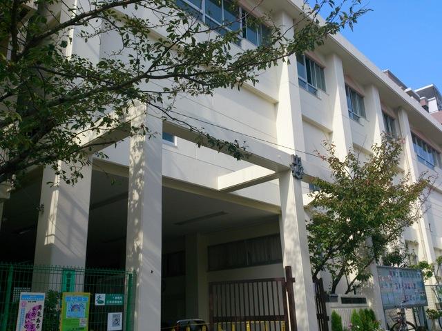 Junior high school. 1328m to Kobe Municipal Mikage junior high school