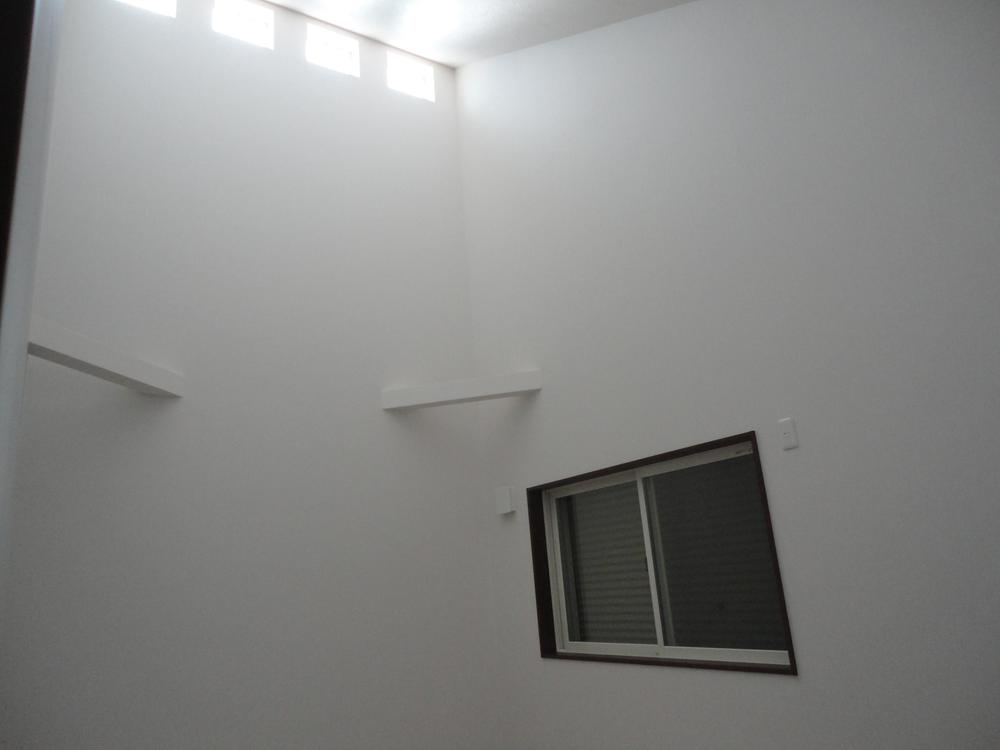 Non-living room. Indoor (12 May 2013) Shooting