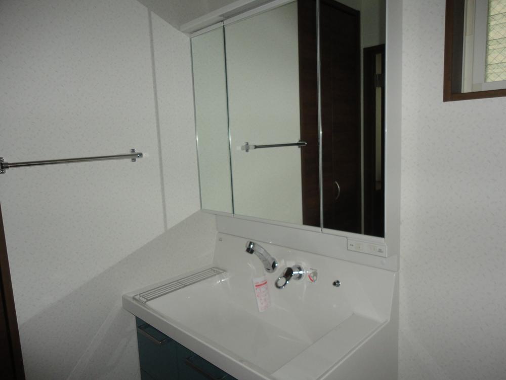 Wash basin, toilet. Indoor (12 May 2013) Shooting