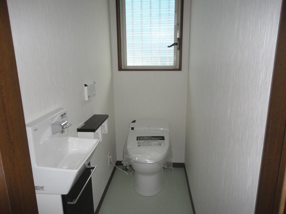 Toilet. Indoor (12 May 2013) Shooting