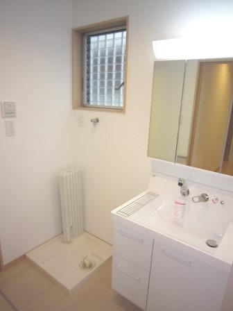 Wash basin, toilet. Indoor shooting