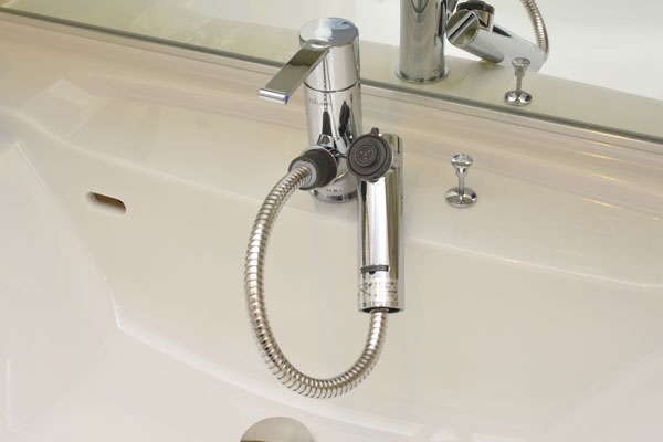 Bathing-wash room.  [Hand Shower Faucets] It can be used in a bowl of cleaning and shampoo drawer, Stretchable single lever has been adopted (same specifications)