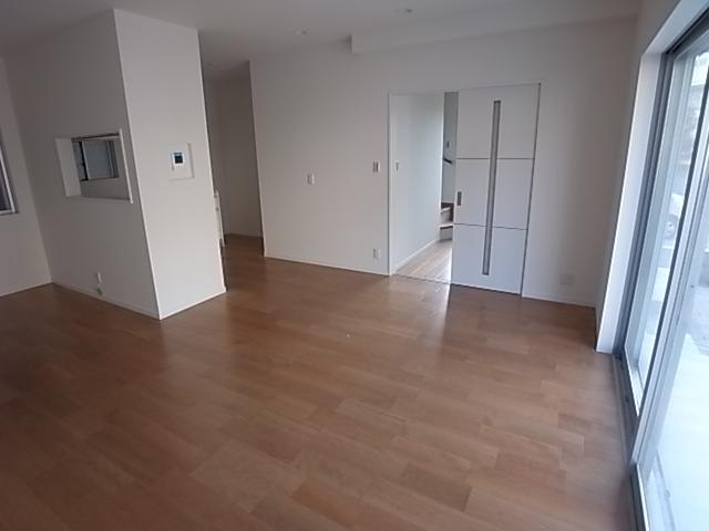 Same specifications photos (living)