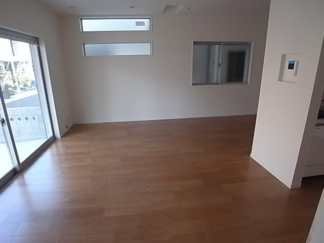 Same specifications photos (living)