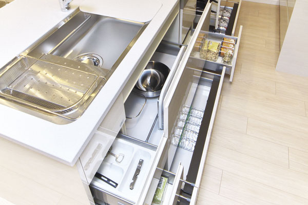 Kitchen.  [All slide storage] Adopt an all-slide storage that can store plenty until the back of a drawer. Care is simple enamel bottom plate specification (except for some) (same specifications)
