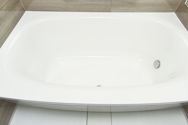 Bathing-wash room.  [Arcuate tub] Arcuate tub friendly form to fit the body, You can use widely the washing place at an oblique apron that gently angled (same specifications)