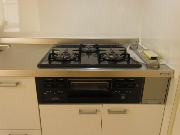 Kitchen. Gas stove 3-neck + grill