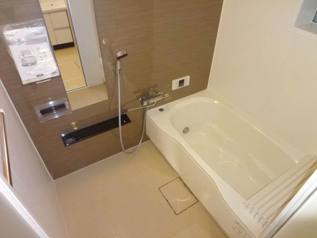 Bathroom. First floor bathroom. Dry floor ・ System bus with drying heater. 