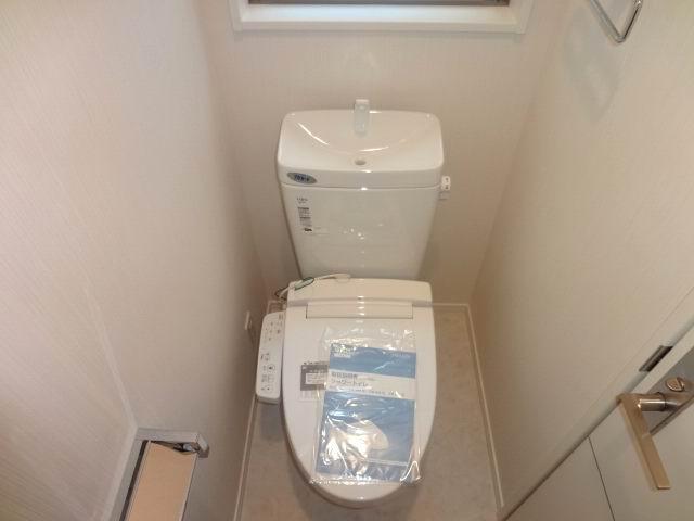 Toilet. 1st floor ・ Second floor toilet. Shower toilet. 