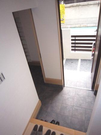 Entrance. Shoes cloak