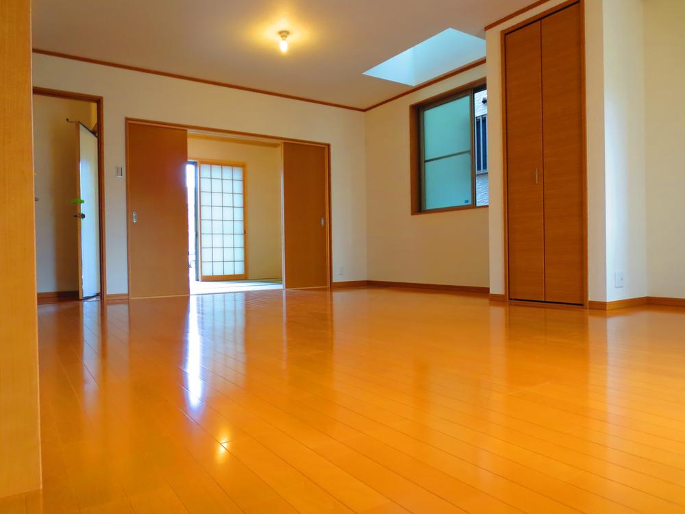 Living. Bright and spacious living 19 Pledge.  How to use a variety. 