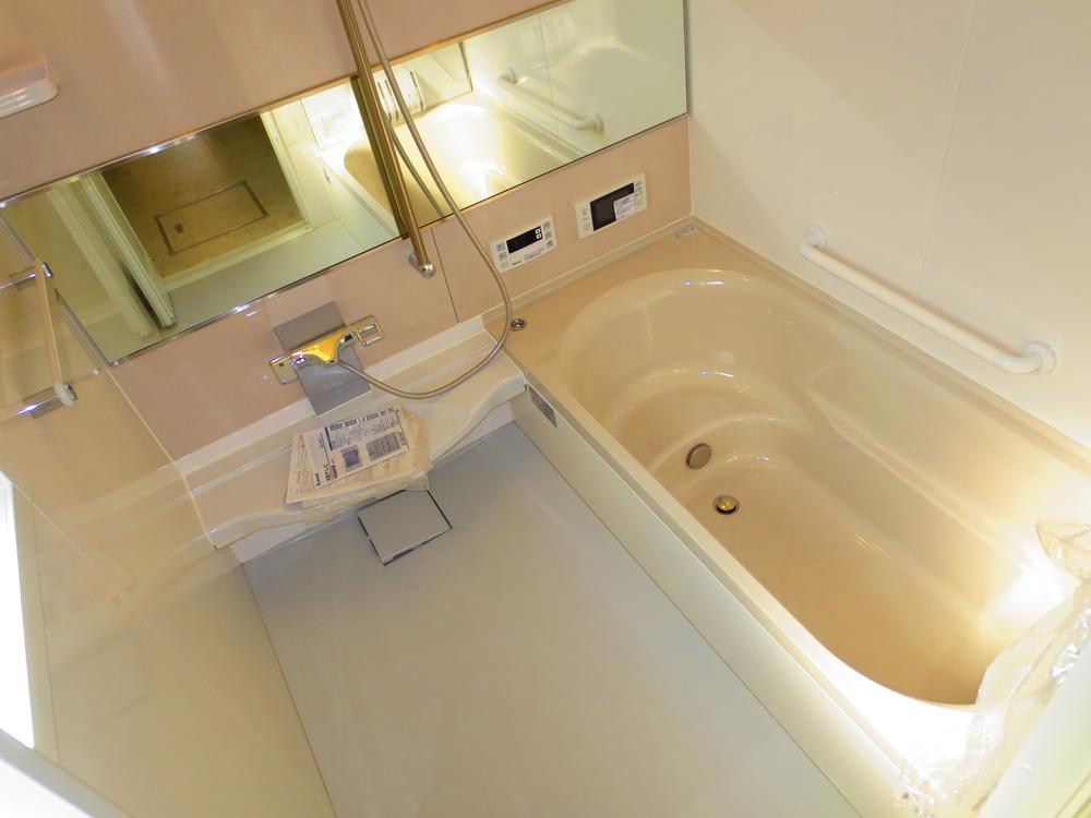 Bathroom. Comfortable in a wide bathroom, Leave a pleasant bath time. 