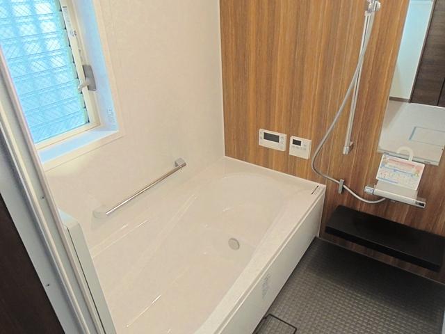 Bathroom. Indoor (11 May 2013) Shooting