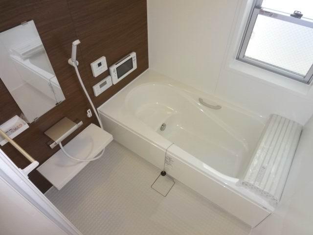 Bathroom. 2nd floor bathroom. liquid crystal television ・ Mist sauna ・ System bus with drying heater. 