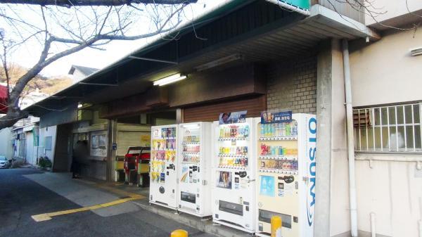 Streets around. It is about a 5-minute walk to the 400m KamiTetsu Nagata Station to Station
