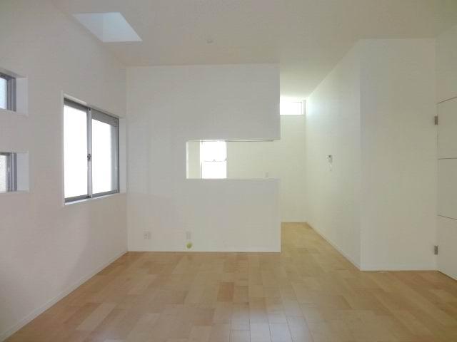 Living. The first floor living room. LDK17.1 Pledge. Storage space is equipped with 2 places. 