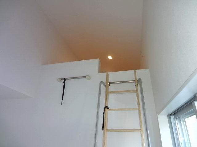 Non-living room. 2 Kaiyoshitsu 6 Pledge. balcony ・ loft ・ With closet. It is a two-sided lighting. 