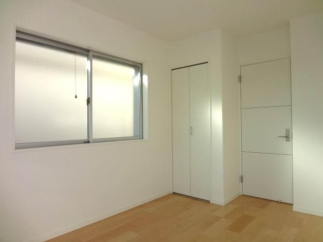 Non-living room. 2 Kaiyoshitsu 6 Pledge. With closet. It is a two-sided lighting. 