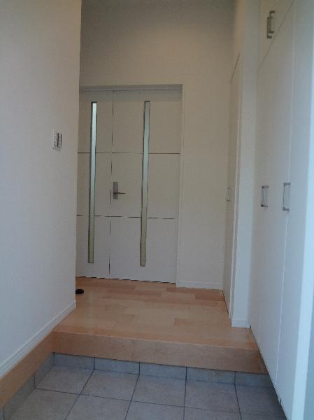 Entrance. Local (11 May 2013) Shooting