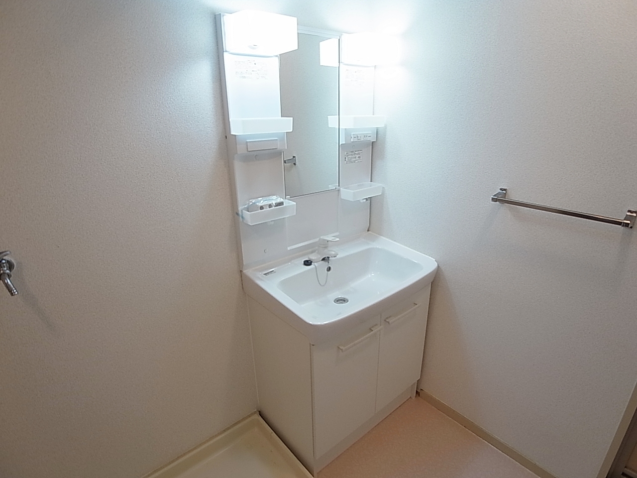 Washroom. Beautiful water around. Shampoo dresser also new ^^