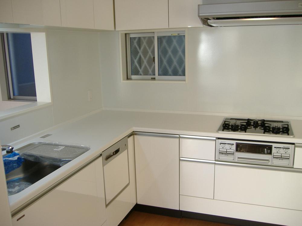 Kitchen. Down Wall ・ Dish washing dryer with system Kitchen