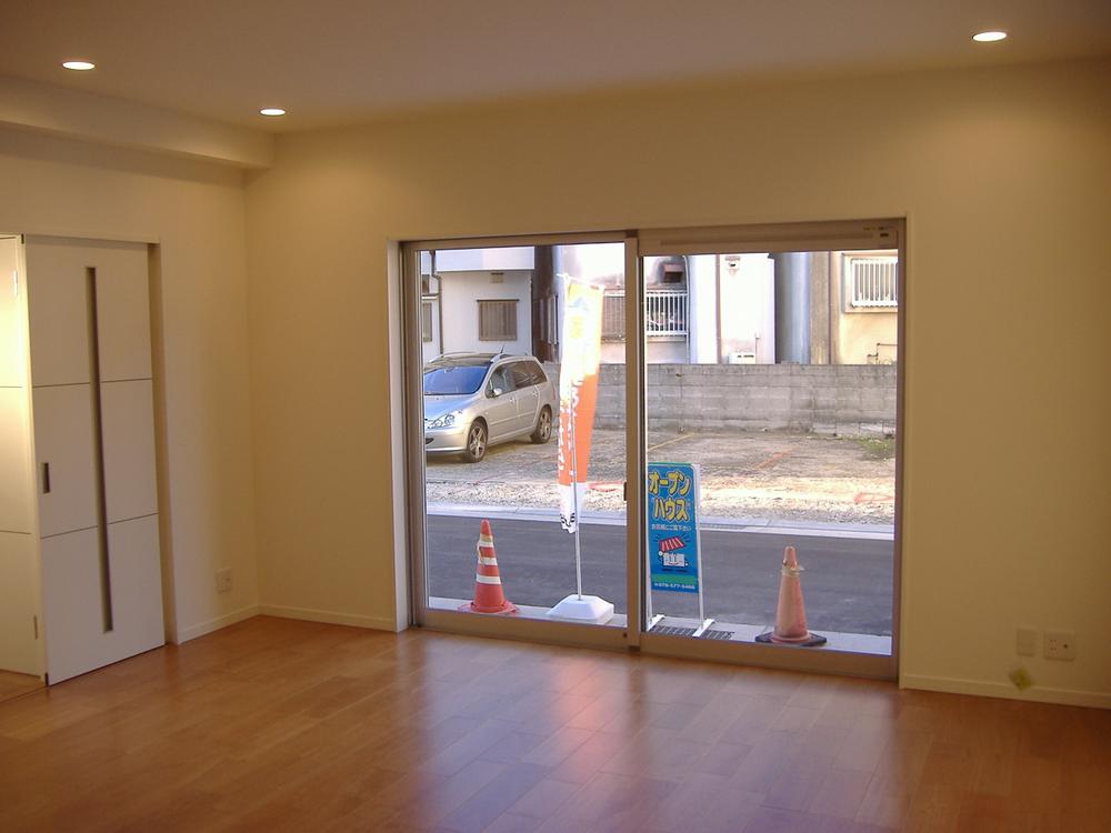 Living. LDK spacious 17.2 Pledge. Exposure to the sun ・ Ventilation good. 