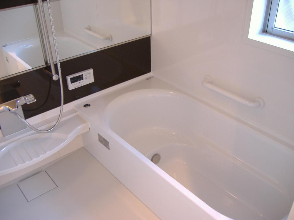 Bathroom. Dry floor ・ System bus with drying heater