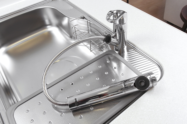 Kitchen.  [Water purifier built-in hand shower mixing faucet] It can be switched of clean water and tap water in a single lever. Pull out the shower head, Wash every corner of the sink (same specifications)