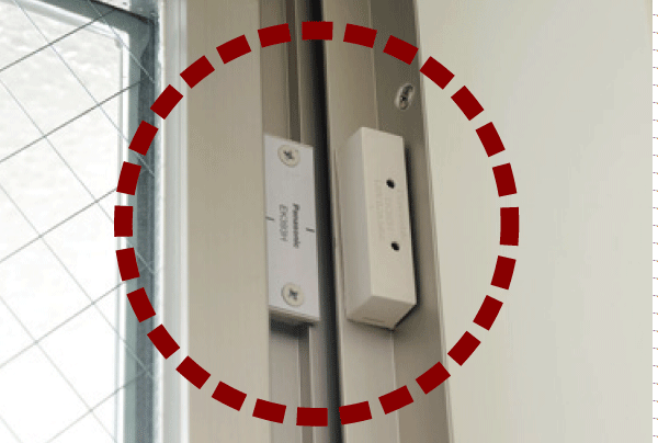 Security.  [Crime prevention (magnet) sensor] The opening and the entrance of all dwelling units established a crime prevention (magnet) sensor in conjunction with Osaka Gas Security Service. It corresponds to trespassing, such as the time of absence ※ FIX window ・ Except glass block (same specifications)