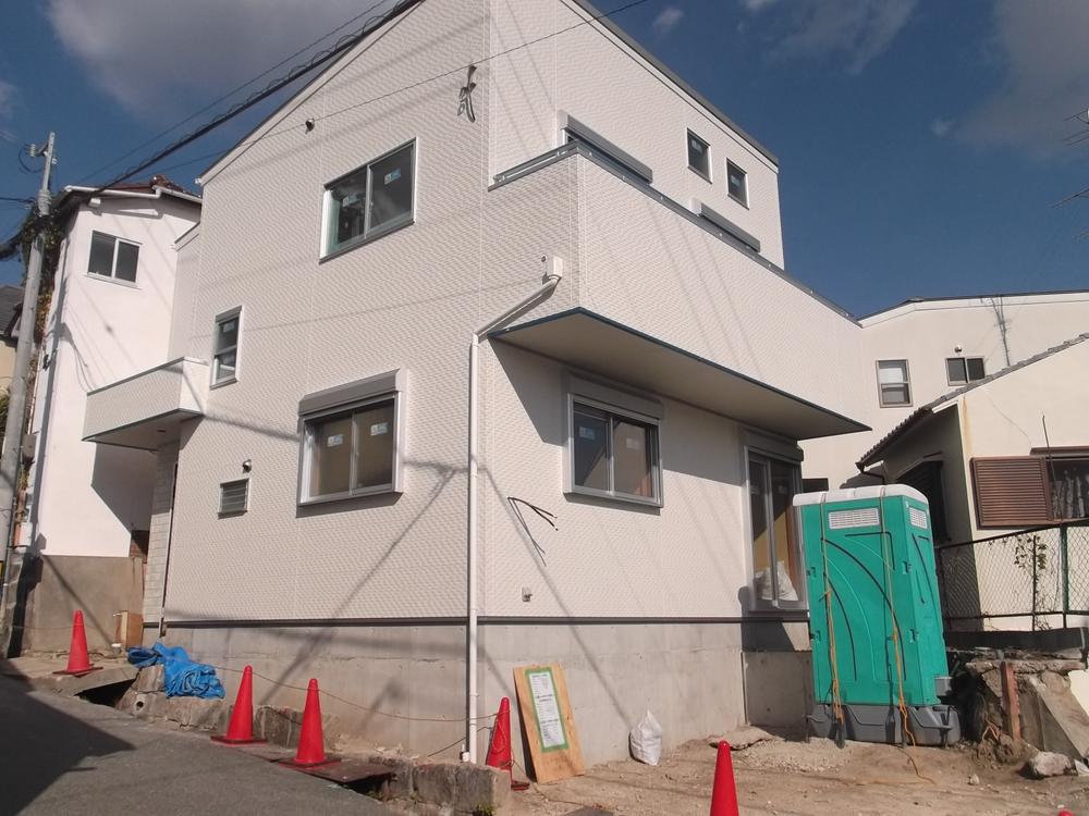 Local appearance photo. Local (12 May 2013) Shooting