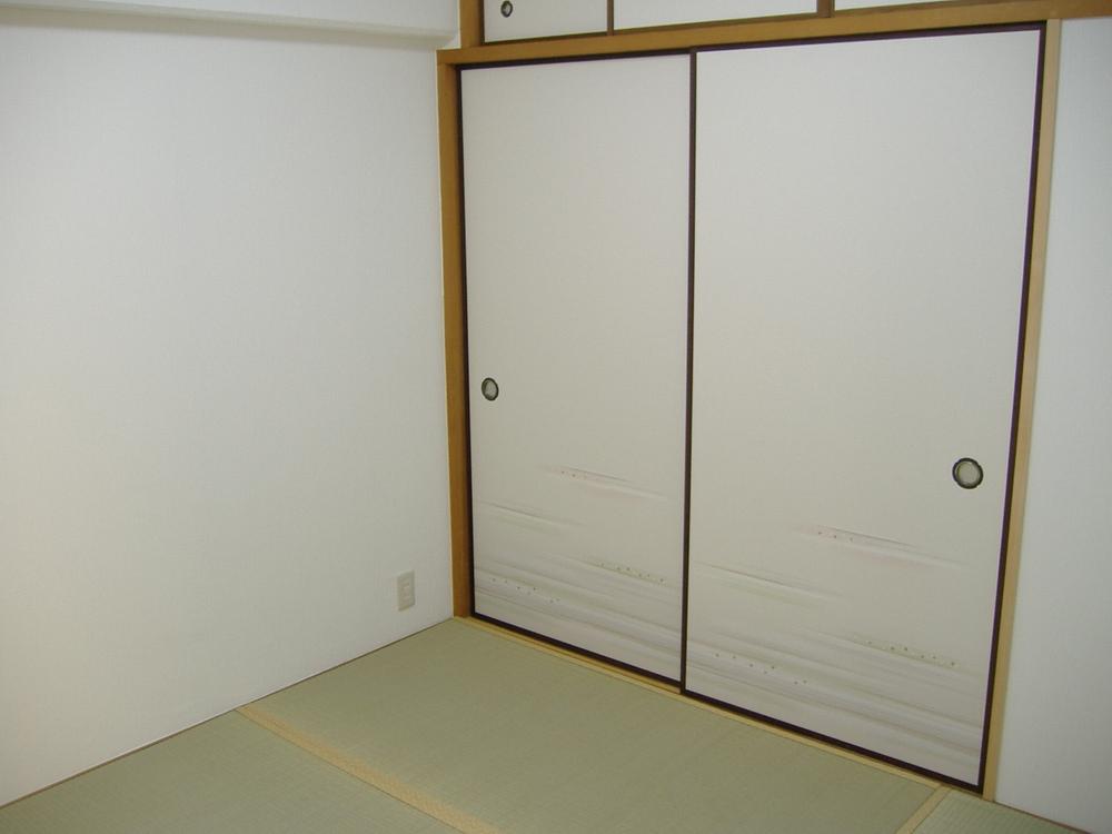Non-living room. Japanese-style room 4.5 Pledge. With closet. cross ・ tatami ・ Fusumaha is Kawasumi.