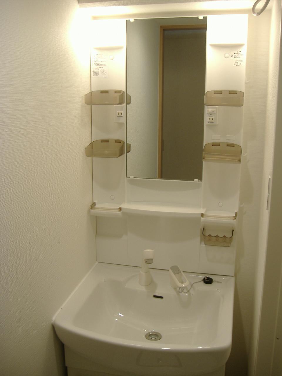 Wash basin, toilet. Powder Room. Shampoo dresser already replaced. cross ・ CF Hakawa is settled.