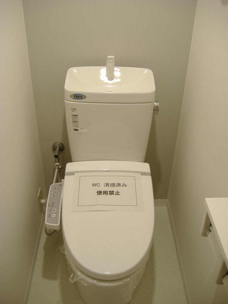 Toilet. toilet. tank ・ Shower toilet already replaced. cross ・ CF Hakawa is settled.