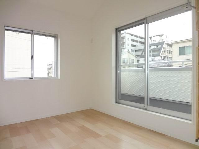 Non-living room. 2 Kaiyoshitsu 5.6 Pledge. Two-sided lighting. balcony ・ loft ・ It is with a closet. 