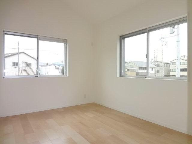 Non-living room. 2 Kaiyoshitsu 6.7 Pledge. Two-sided lighting. loft ・ It is with a closet. 