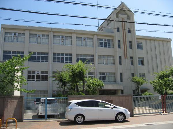 Junior high school. 1440m up to junior high school Yoshida Junior High School