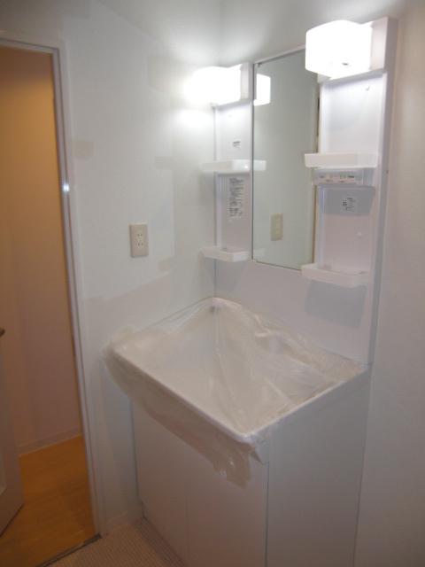 Wash basin, toilet. Indoor (June 2013) Shooting